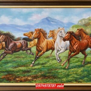 Tranh mã đáo thành công chạy trên thảo nguyên xanh