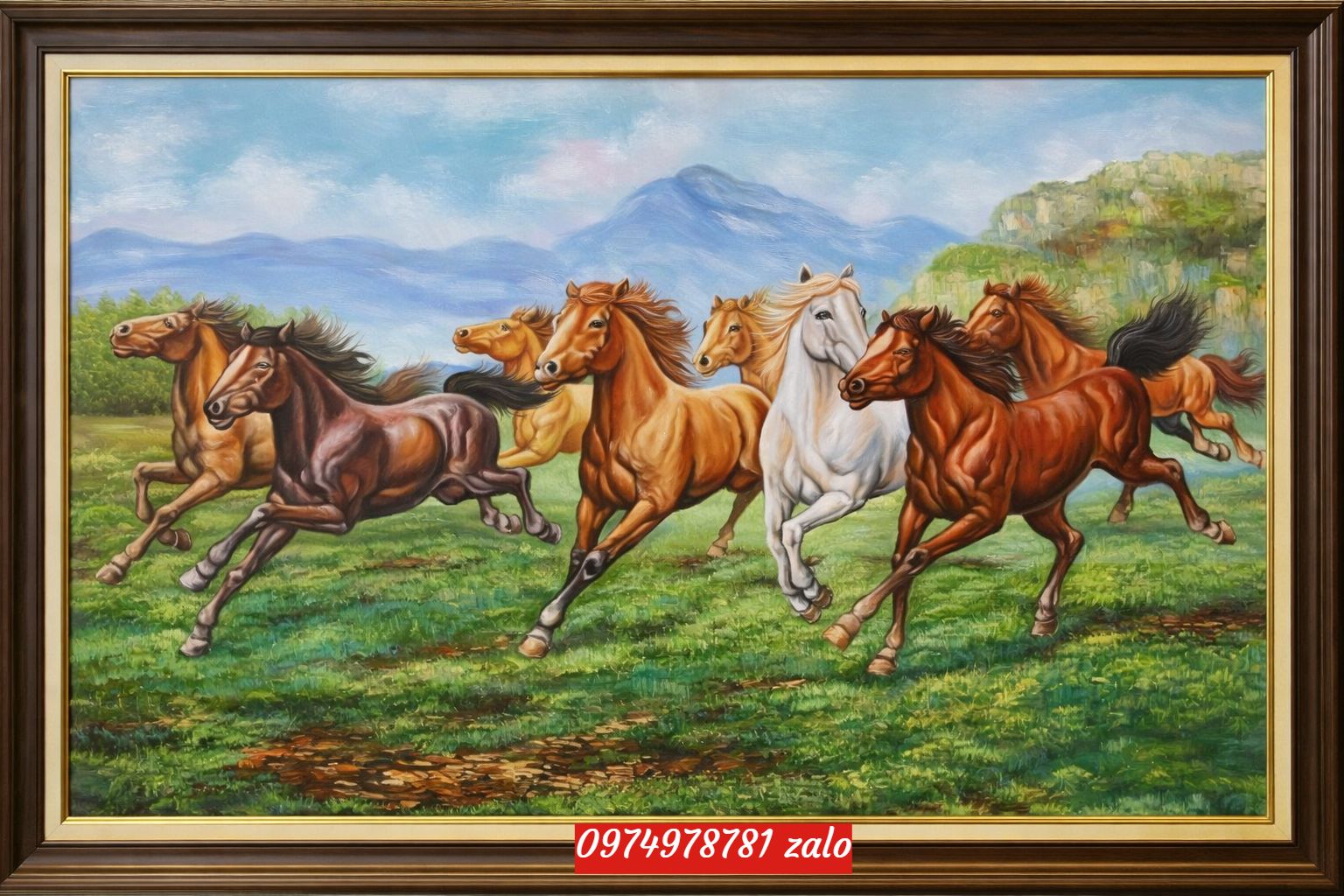 Tranh mã đáo thành công chạy trên thảo nguyên xanh